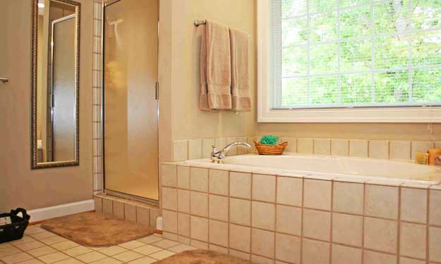Cleaning Mold And Mildew From Bathroom, Best Way To Clean Ceramic Bathroom Tiles