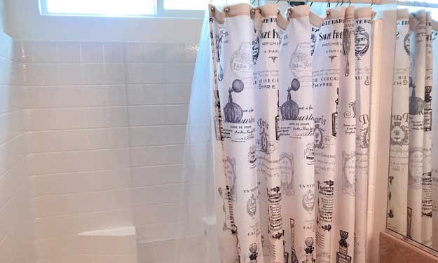 Cleaning The Shower Curtain Liner, How To Clean Mold Off Cloth Shower Curtain