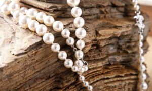 Perfect Necklace of Pearls and How to Clean Them.